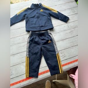 Toddler Boys Adidas Athletic
Track Jogging Set Suit 12 Month
Pants Jacket